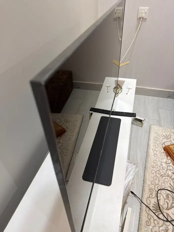 شاشة سامسونج 4k QLED بوصة45 شبه الجديد بقراطيسة 1