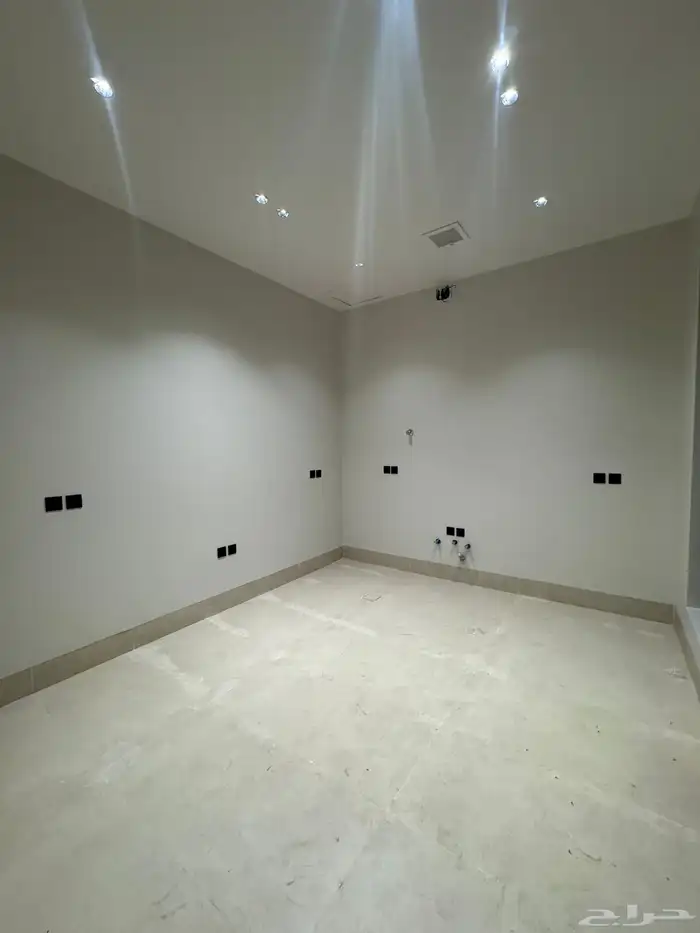 للبيع تاون هاوس ودور ارضي بحي المنار 3