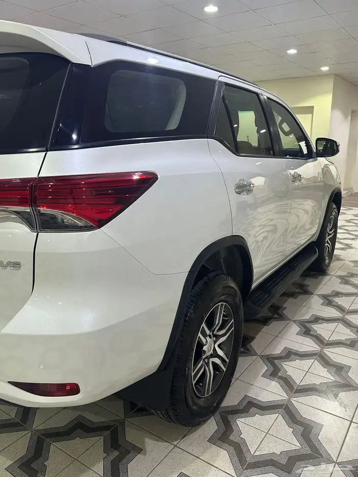 فورشنر 6 سلندر 2023 وكالة خالي من الرش 4