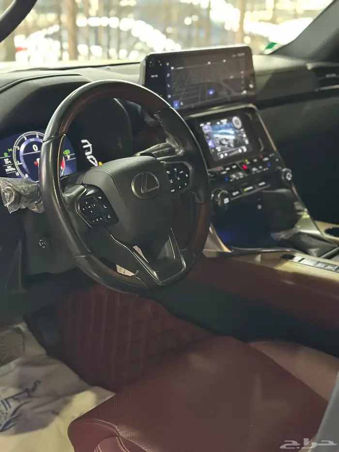 لكزس LX600 7