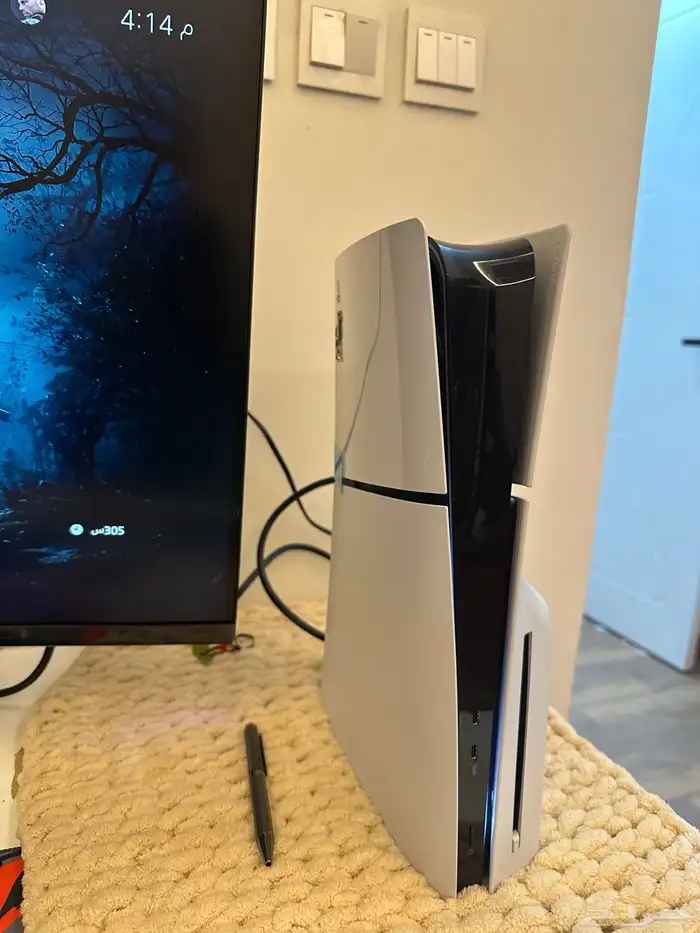 سوني 5 جديد للبيع ومعه شاشه غاليه من مكتبه جرير 6