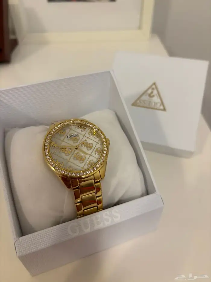 ساعة قس guess 0