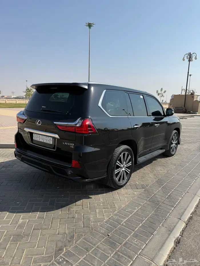 جيب لكزس 2020 فل كامل برجكتر نقط عمياء AD سعودي 8