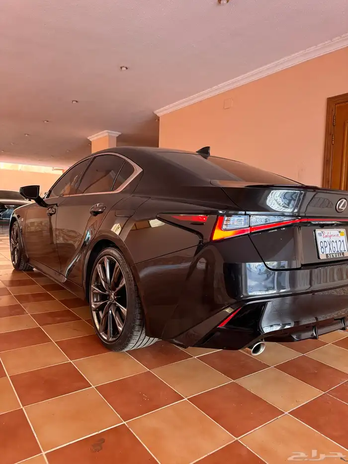 لكزس IS 350 F 2023 فل 15