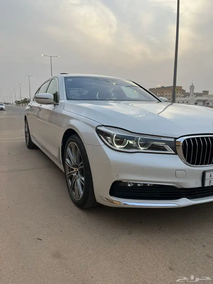 بي ام دبليو 730 2019 مخزن 11