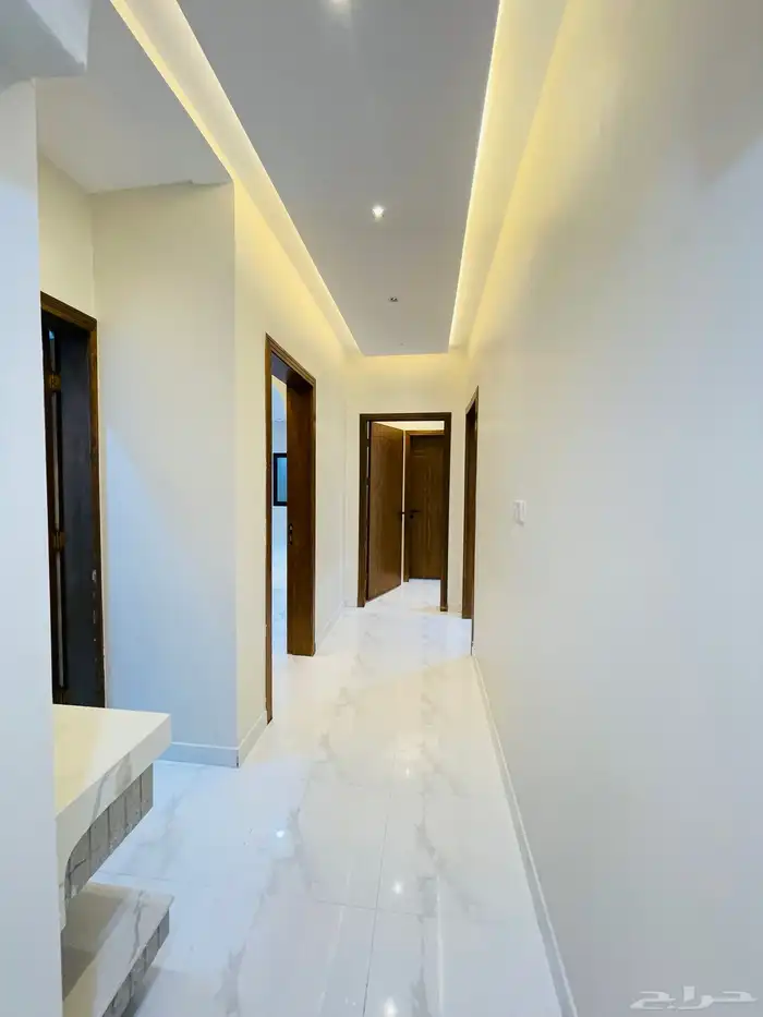 للبيع ادوار ارضي بحوش مدخل سيارة من 550 الف شمال الخميس 14