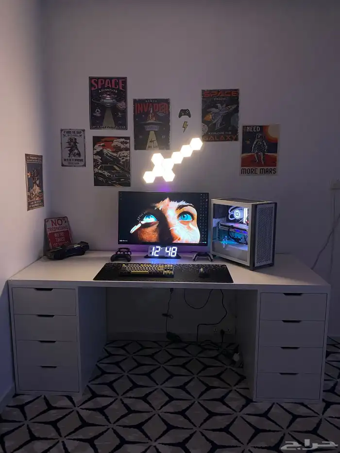 للبيع طاولة قيمنق 1