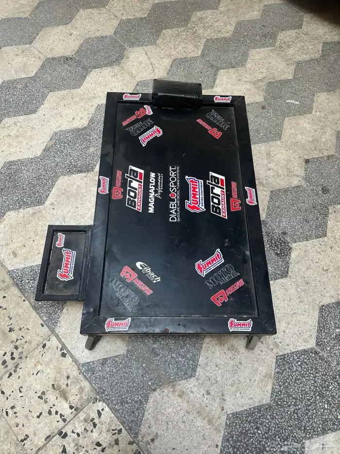 للبيع مزلاجة ورشة و جكات 0