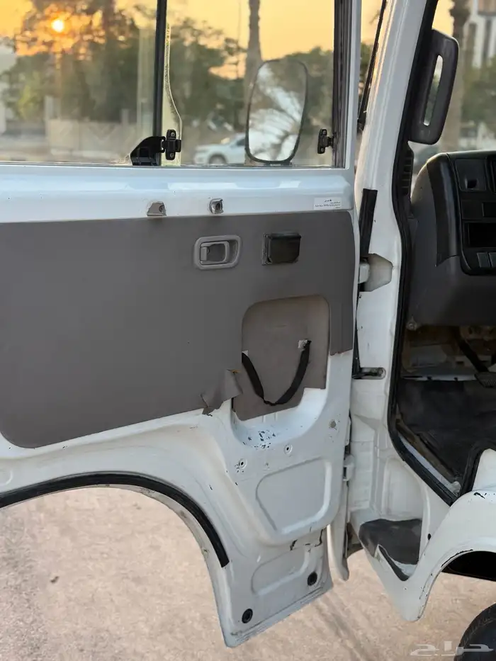 باص نيسان سلفيان 2014ديزل 30 راكب 26