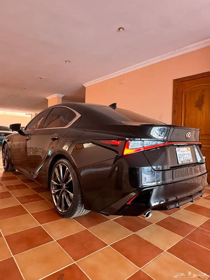 لكزس IS 350 F 2023 فل 13