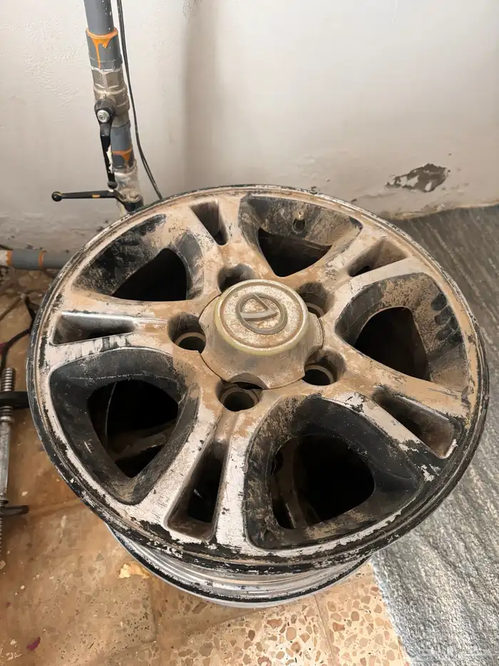 جنوط لكزس 5 مسمار جيب وغطا اسبير مرتبه صالون 97 طارة ددسن 0