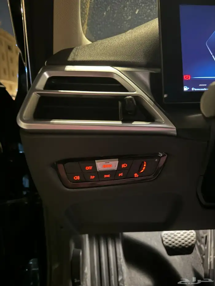 بي ام دبليو 318i جديد اسود 15