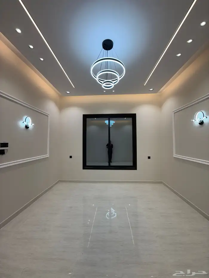 للبيع ارواف علويه بملحق وشقق ارضيه بغرفه مشب ابها حي الزهور 15