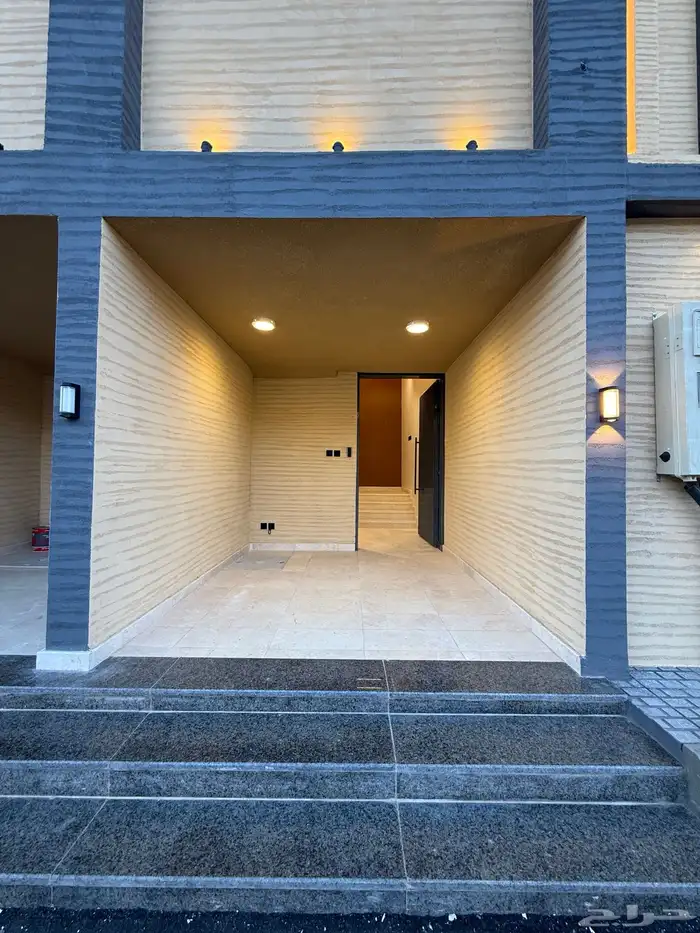 للبيع ارواف علويه بملحق وشقق ارضيه بغرفه مشب ابها حي الزهور 23