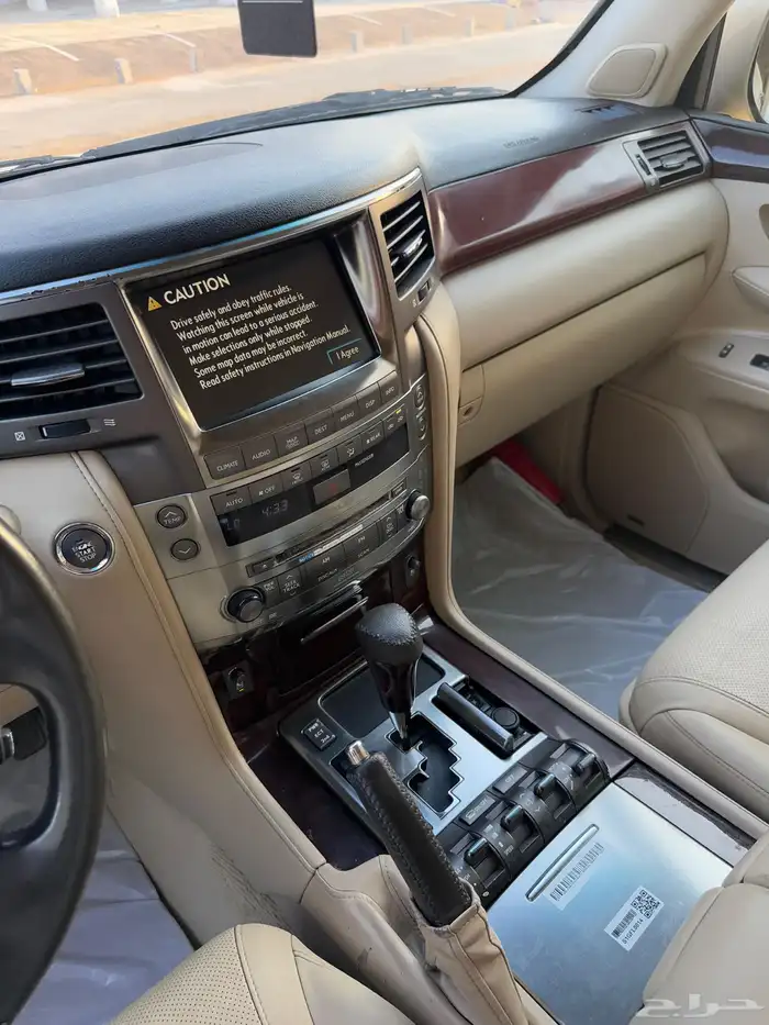 جيب لكزس LX570 موديل 2009 فل كامل 18
