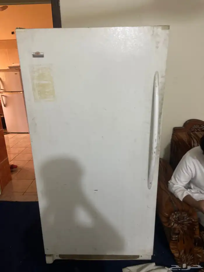ثلاجه للبيع مافيها ولا شي شغال 0