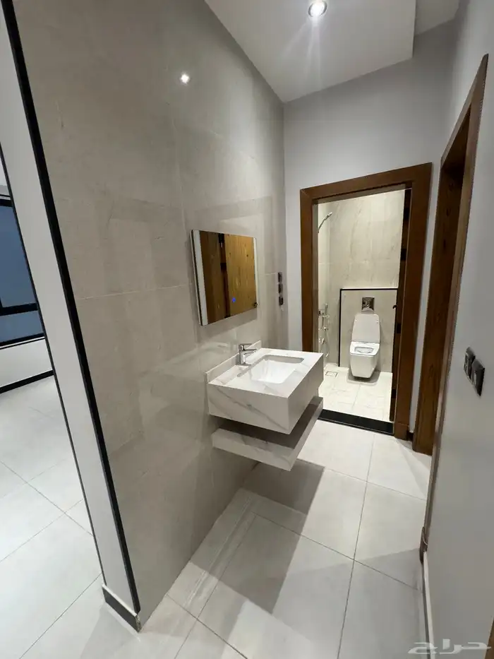 شقة تمليك فاخر اربع غرف في مخطط درب الحرمين حي الفيحاء 1