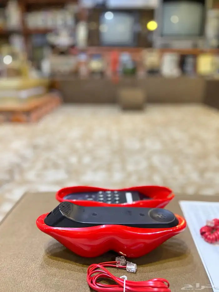 تليفون احمر نادر قديم تراثي مخزن 5