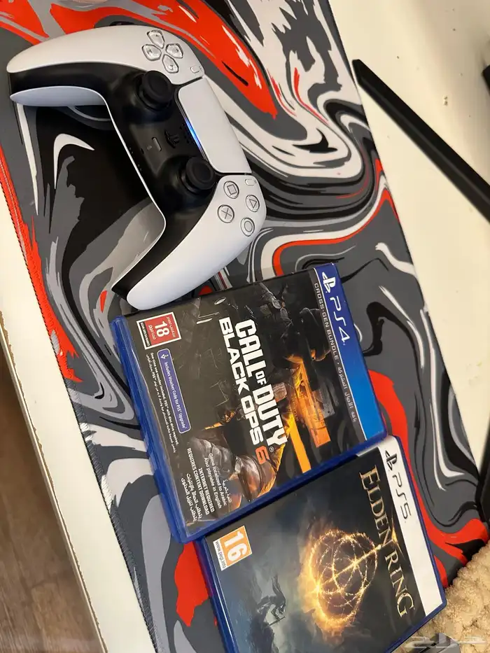 سوني 5 جديد للبيع ومعه شاشه غاليه من مكتبه جرير 2