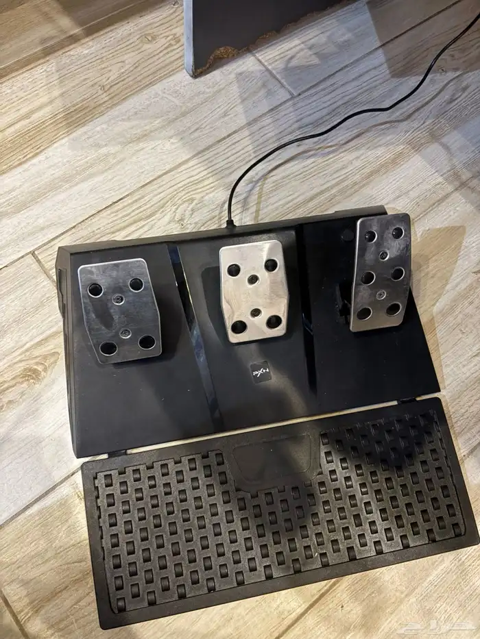 PCقينمق معه شاشة 32 بوصه و دركسون 6