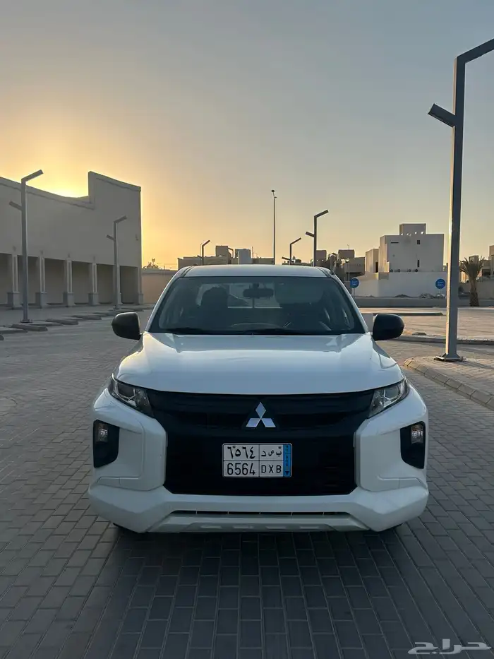 ميتسوبيشي L200 بنزين 2022 1