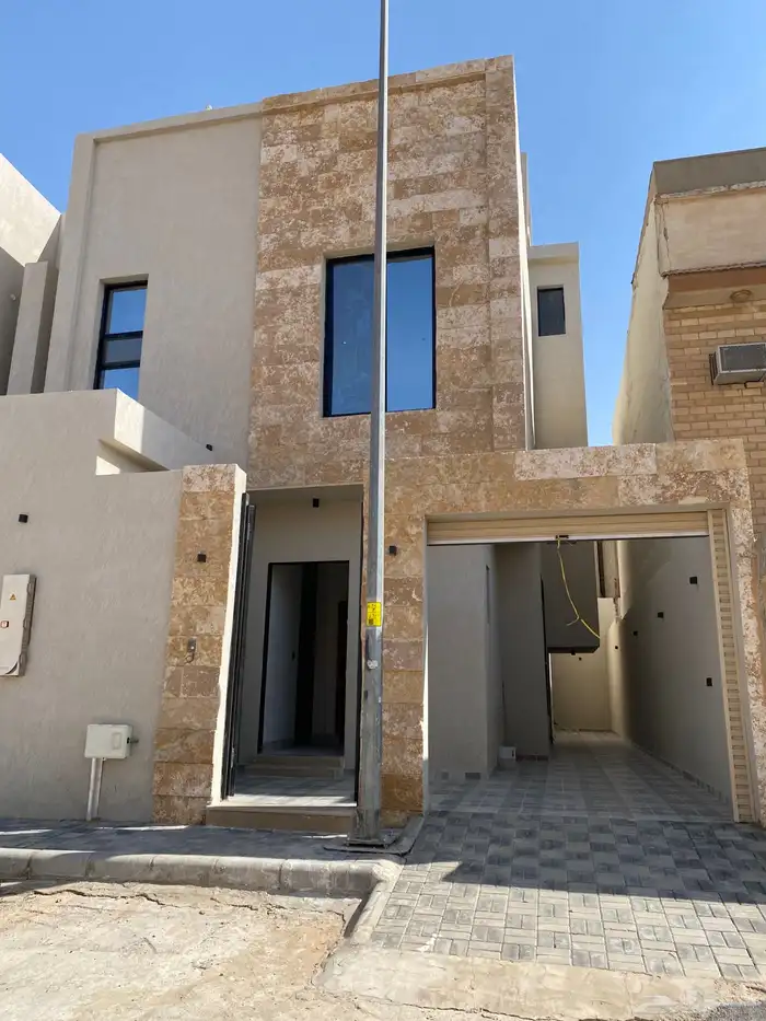 فلل للبيع في العريجاء الغربي شارع ابن حزم 0