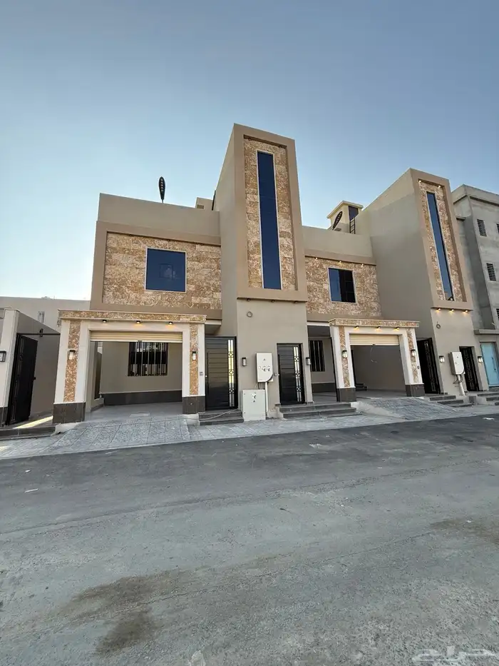 للبيع دور أرضي بحوش تصميم فخم وسعر عادل قرب باحص وضمك 25