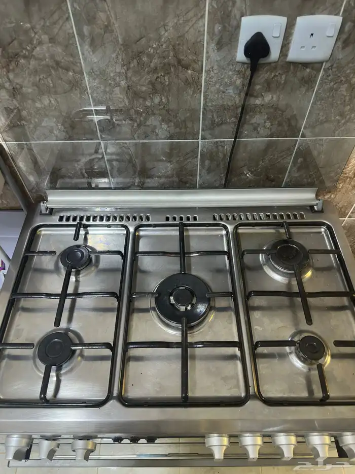 فرن 5 عيون للبيع مع دبة الغاز 3