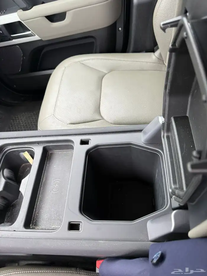 للبيع ديفندر موديل 2023 - SE شاشه كبيره وارد كندا 8