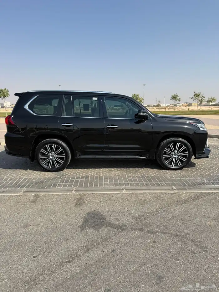 جيب لكزس 2020 فل كامل برجكتر نقط عمياء AD سعودي 7