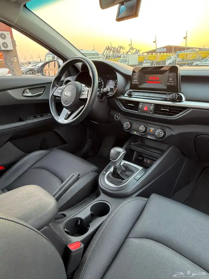 كيا K3 سيراتو 2021 فل بدون فتحه بحالة الوكاله للبيع 8