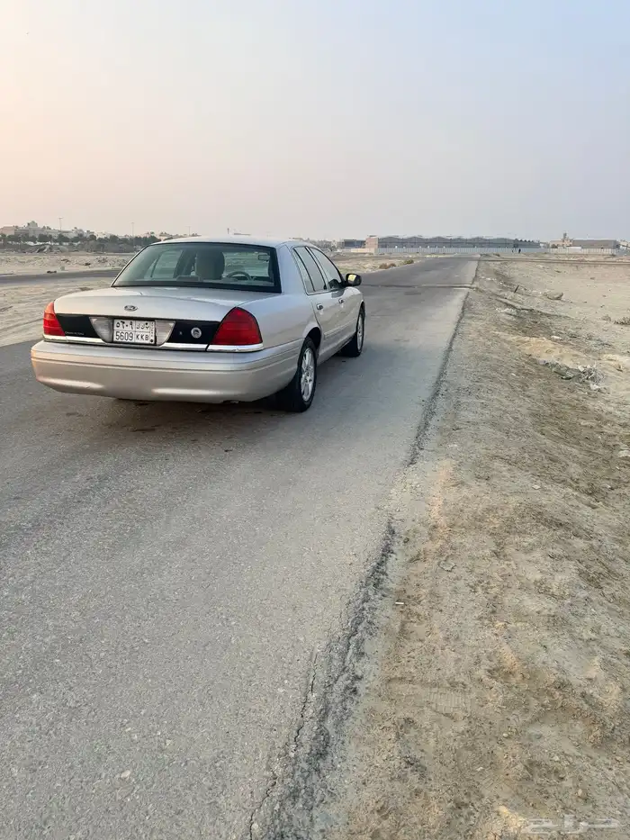 فورد كراون فكتوريا 2011 0