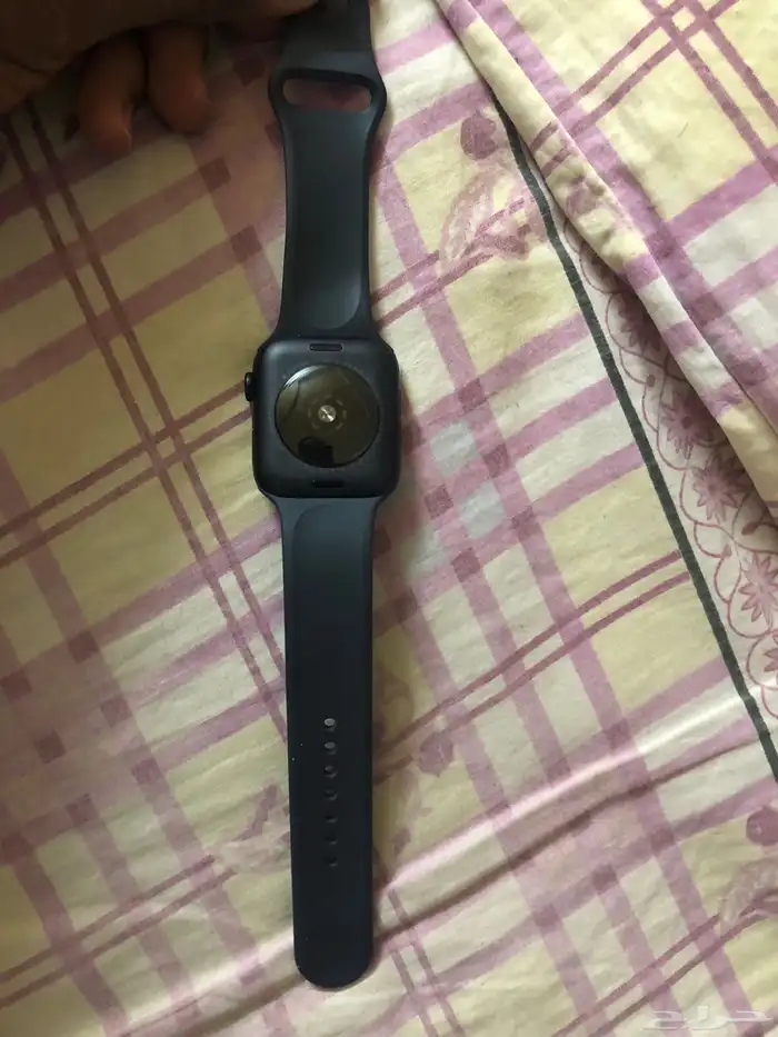 ساعة ابل se 44 ملى جديد ما استخدمتها من اشتريتها 1