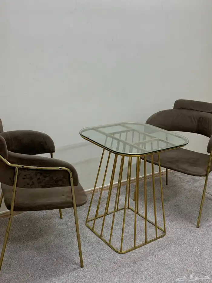 كرسي وطاولة 2