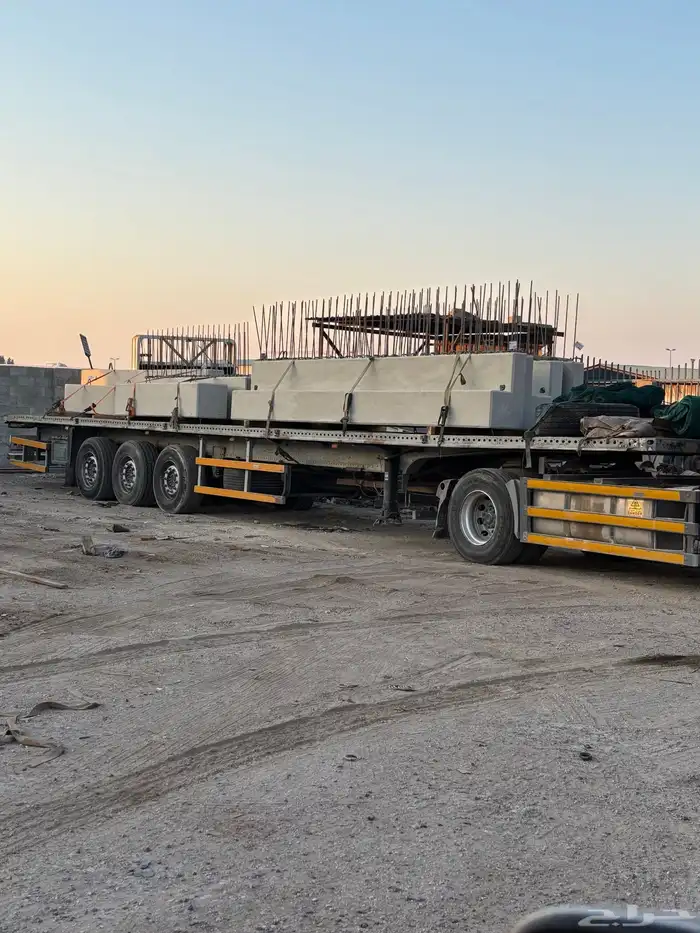 للبيع راس اكتروس مع سطحه 15متر 4