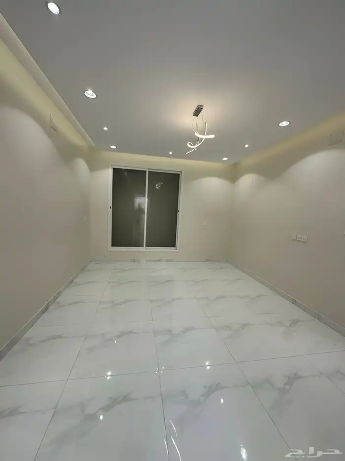 للبيع دور ارضي بمدخل خاص وحوش وسيع المحالة ابها 6