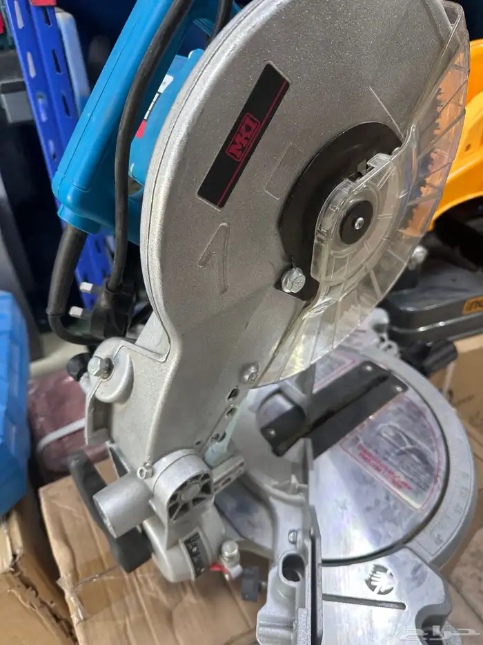 منشار زاويه 9 بوصه مستخدم نظيف 1