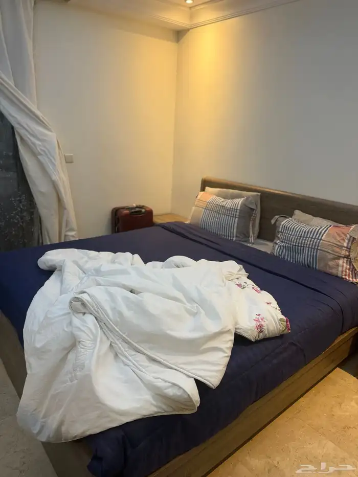 غرفة نوم مع المكتب 2