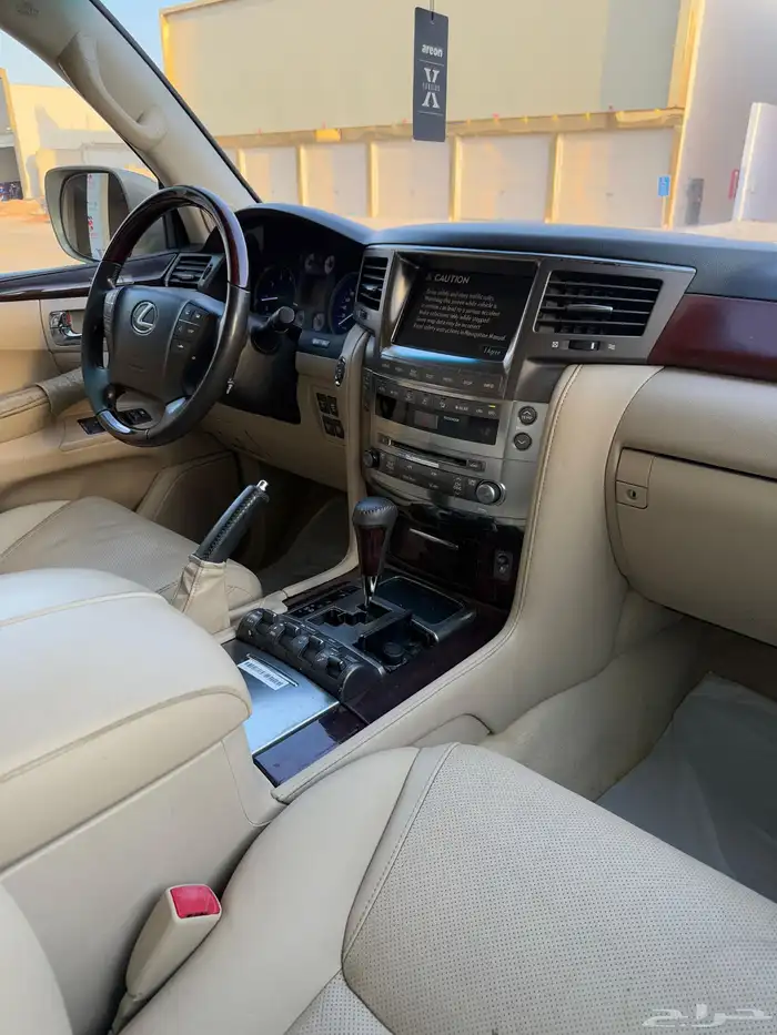 جيب لكزس LX570 موديل 2009 فل كامل 8