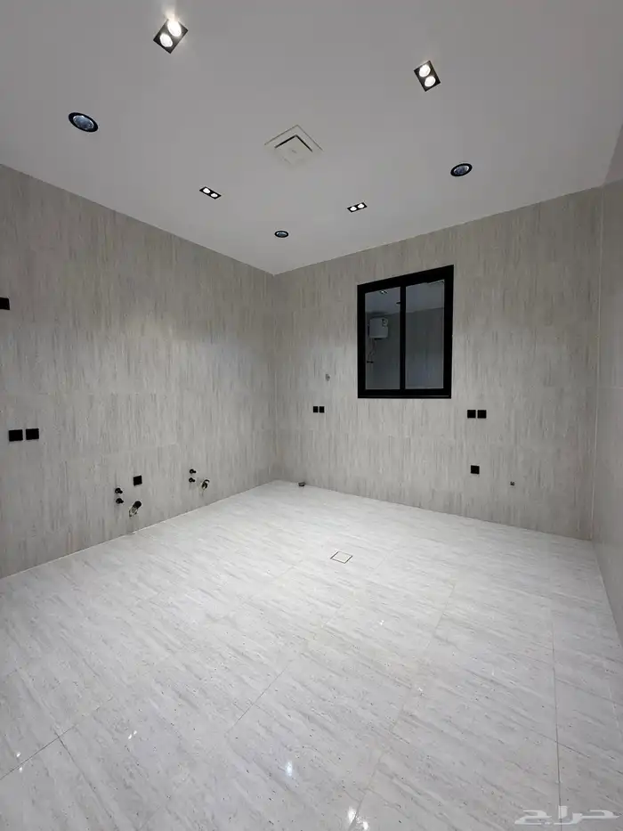 للبيع دور أرضي بحوش تصميم فخم وسعر عادل قرب باحص وضمك 12