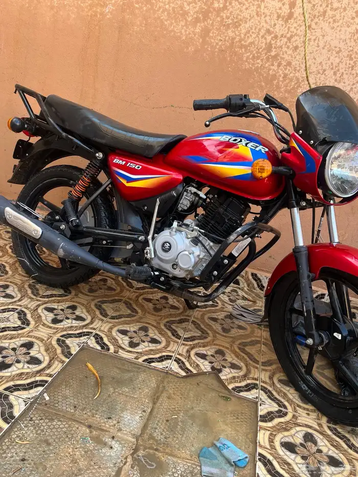 دراجه نارية من تصنيع شركة Bajaj Auto Ltd الهندية. 0