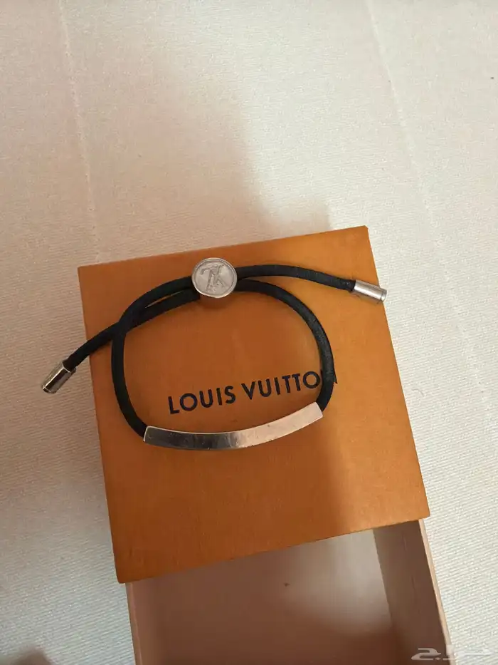 LOUIS VUITTON 1
