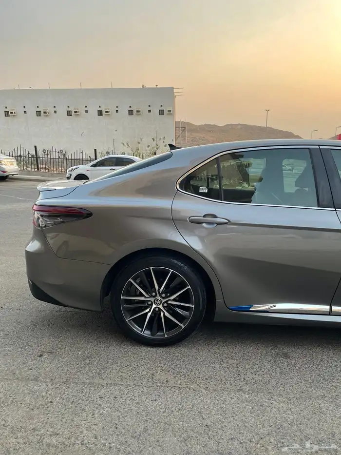 تويوتا كامري 2021 GLE هايبرد 4