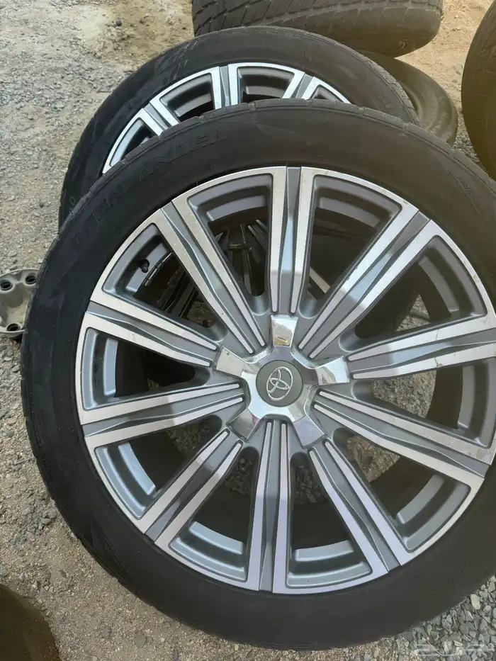 جنوط تندرا مقاس 22 مع الكفرات جنوط اصلية تركب على السكويا 1