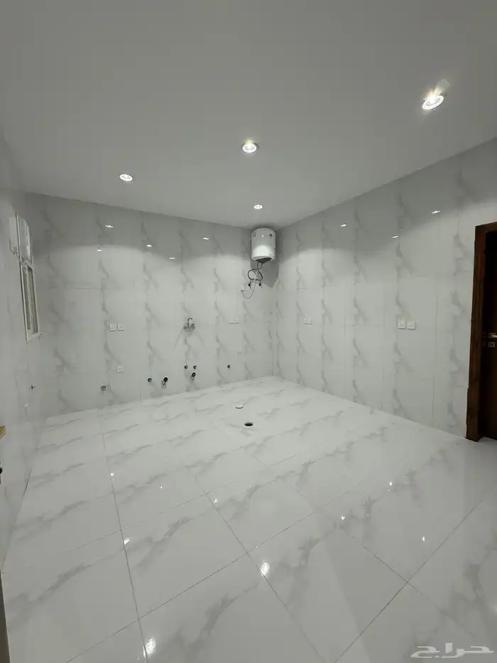 للبيع دور أرضي بحوش كبير شارع 25م قرب حديقة الزهور بالمحالة 5