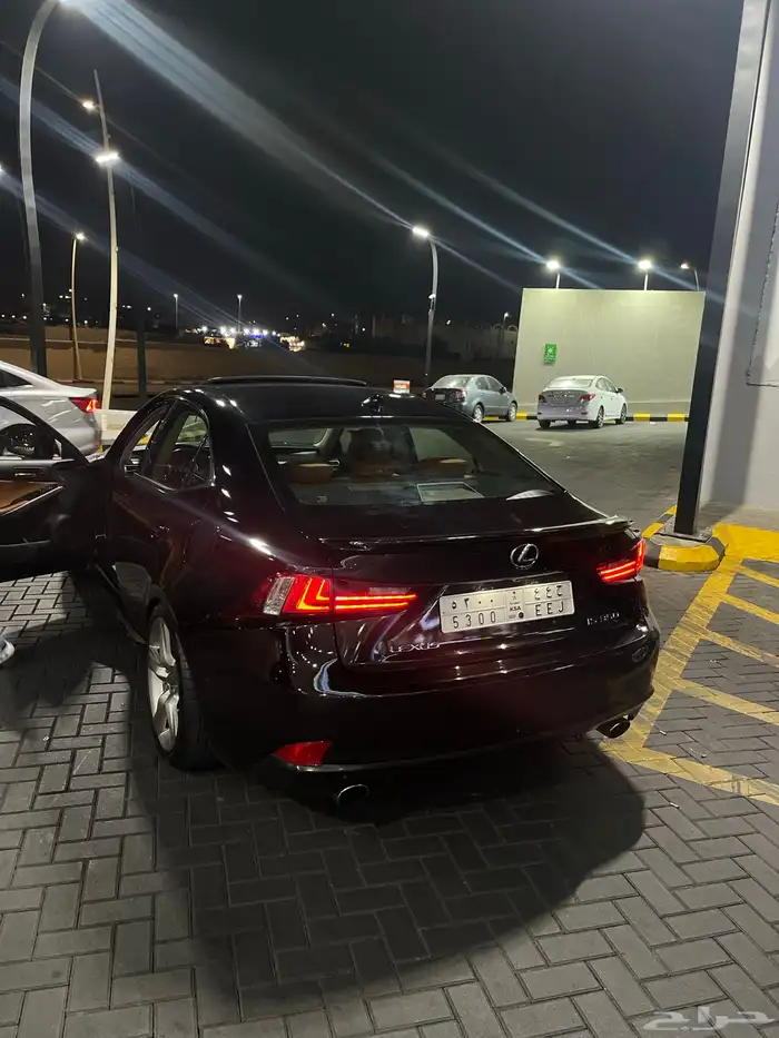 لكزس is(350)2015 فل كامل 11