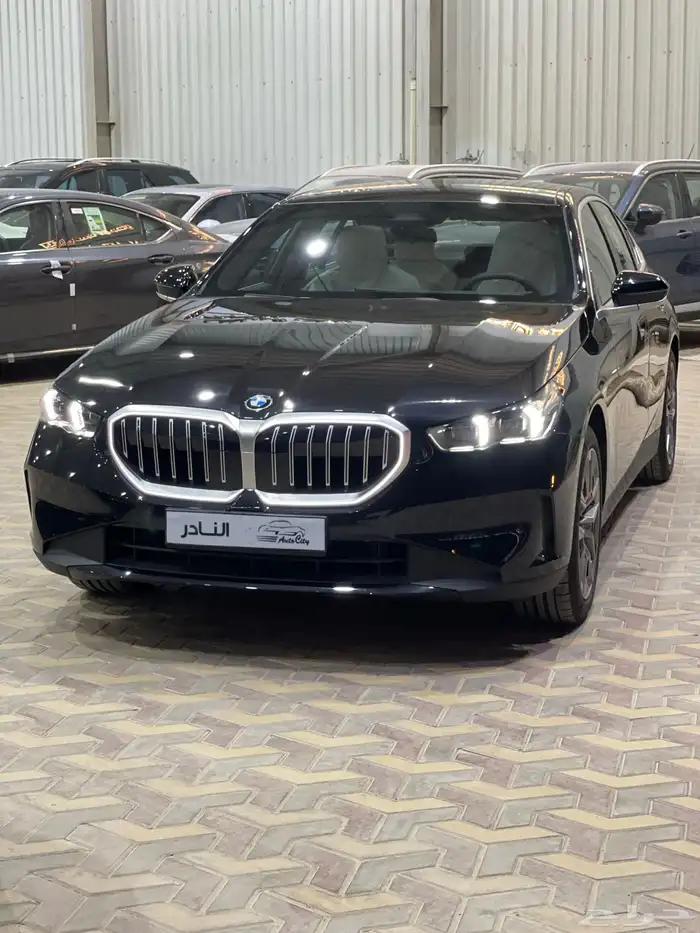 بي ام دبليو 520i Luxury اسود-اوف وايت كاش اقساط 3