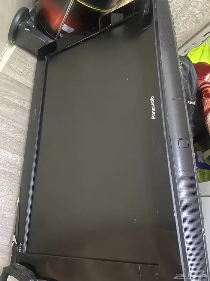 شاشه بانسونك صافيه فيها كسر بسيط في الاطار حد 100ريال 0