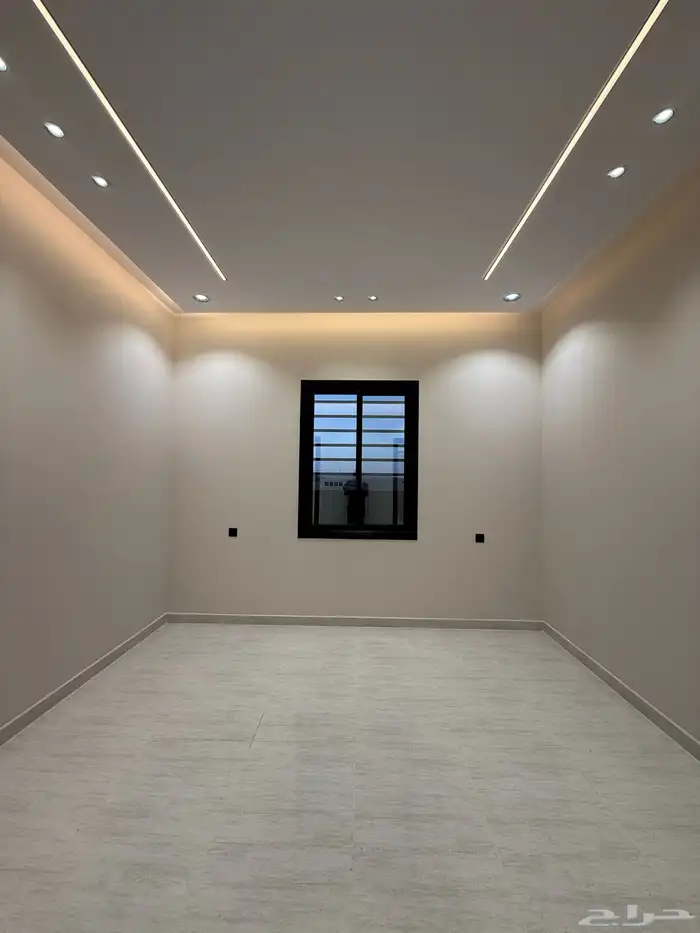 للبيع ارواف علويه بملحق وشقق ارضيه بغرفه مشب ابها حي الزهور 30