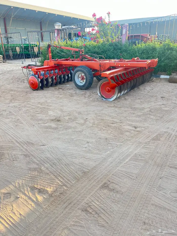 معدات زراعيه شبه جديده 24